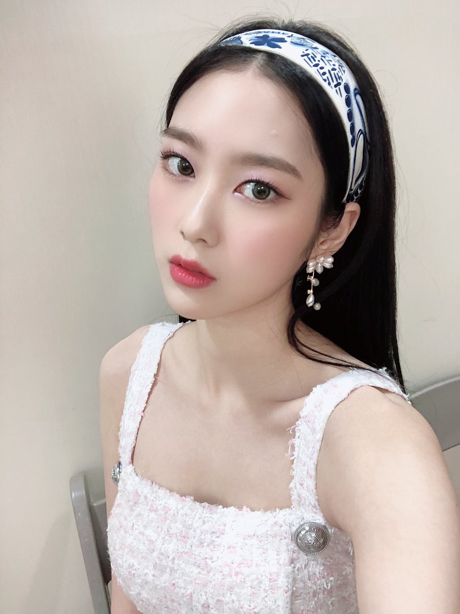 WM_OHMYGIRL's tweet photo. #오다주웠지호 #미라클 #엠카운트다운 #1위고마워요
우리 미라클 짱짱!!👍 https://t.co/wEz0rAV9qS
