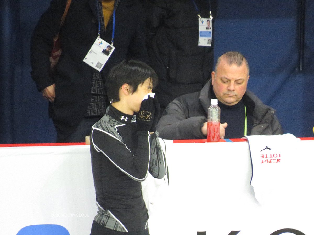 NeedYuzu's tweet photo. cutie pie with 🤧🤧🤧🤧🤧🤧🤧🤧🤧🤧🤧🤧🤧🤧🤧🤧🤧🤧😀 ⁣
⁣
NO reedit/NO merchant/NO remove LOGO, thanks (๑˘ ₃˘๑) ⁣
#yuzuruhanyu #hanyuyuzuru ⁣
#羽生結弦⁣
#4cc2020 https://t.co/9VN03nO70G