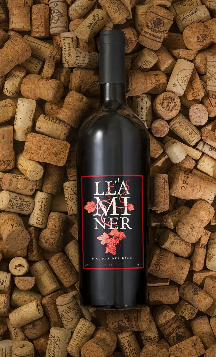 VolcanoGrup's tweet photo. 💥 Hoy os presentamos un nuevo proyecto que hemos llevado a cabo para Distribucions J. Ferrer.
En este caso, nos hemos encargado de hacer el diseño de etiqueta para las variedades de vino joven 🍷🍇 que ofrece el cliente: Rosado, blanco y tinto.
. 
#BeVisible #BeVolcano https://t.co/qCKGSk0DH3