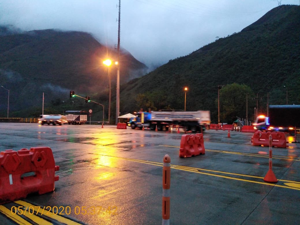 CoviandinaSAS's tweet photo. 07.05.2020 (05:55 al) Buenos días. CCO reporta tiempo húmedo en el corredor vial, niebla entre Boquerón y Chipaque. K58+000 sin novedad. https://t.co/ZPFGsK7plg