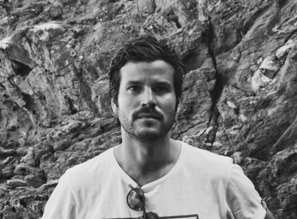 miguelbisbal's tweet photo. ¿Quién es más Celebrity?

🔃Willy la orca
❤️Willy Bárcenas https://t.co/Wwh1OhqbNQ