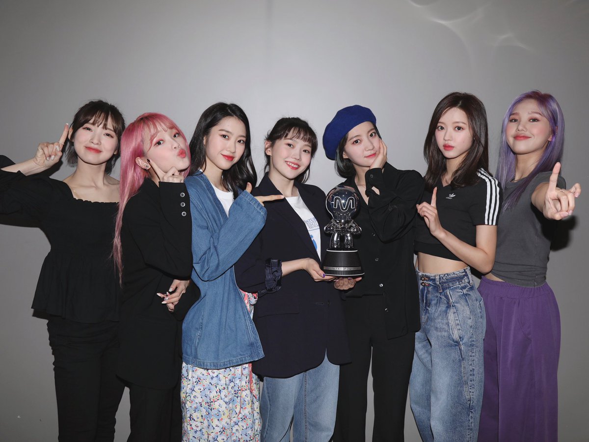 8_OHMYGIRL's tweet photo. [#OhTimes] 200507 엠카운트다운 📸

엠카운트다운 1위 🏆 수상을 축하합니다🎉

#심쿵유발설레는무대에서또만나요🥰

#오마이걸 #OHMYGIRL #OMG 
#NONSTOP #살짝설렜어 https://t.co/1xET5hVMhn