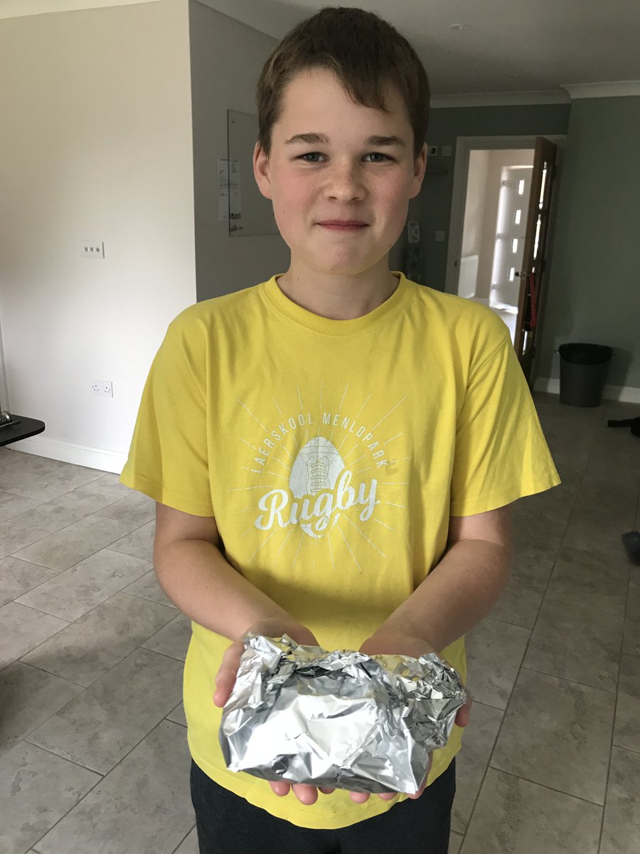 AltwoodSchool's tweet photo. One of our Altwood families has been baking traditional South African "vetkoek" bread and delivering it to some elderly neighbours (who loved it!).

Great community work Christiaan and Pieter-Ben, this is exactly what our Altwood community is about. https://t.co/Ub6s6SGthx