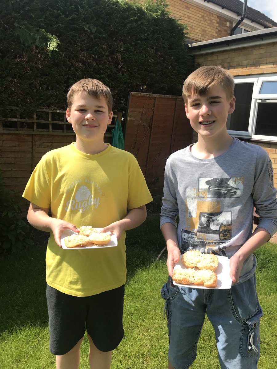 AltwoodSchool's tweet photo. One of our Altwood families has been baking traditional South African "vetkoek" bread and delivering it to some elderly neighbours (who loved it!).

Great community work Christiaan and Pieter-Ben, this is exactly what our Altwood community is about. https://t.co/Ub6s6SGthx