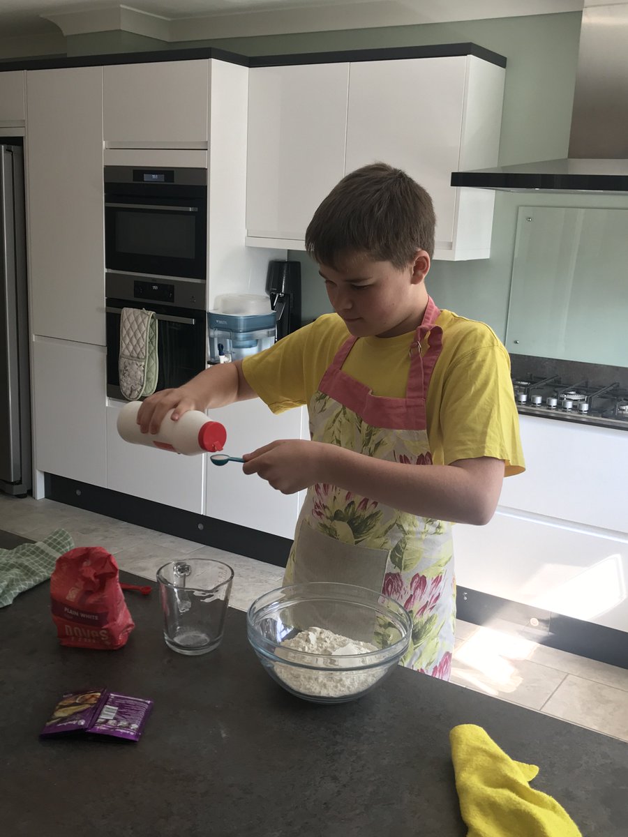 AltwoodSchool's tweet photo. One of our Altwood families has been baking traditional South African "vetkoek" bread and delivering it to some elderly neighbours (who loved it!).

Great community work Christiaan and Pieter-Ben, this is exactly what our Altwood community is about. https://t.co/Ub6s6SGthx