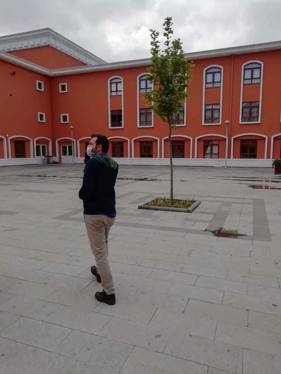 OoTurkay's tweet photo. Nerde kalmıştık...EBA canlı dersler aracılığı ile rehberlik dersi kapsamında öğrencilerimizin tercih edecekleri liseler hakkında bilgi edinmeleri amacıyla telep ettikleri liselere yerleştirme işlemleri online gezi düzenledik. Öğrencilerimiz merak ettikleri soruları cevap buldular https://t.co/MFrD8c5vXf