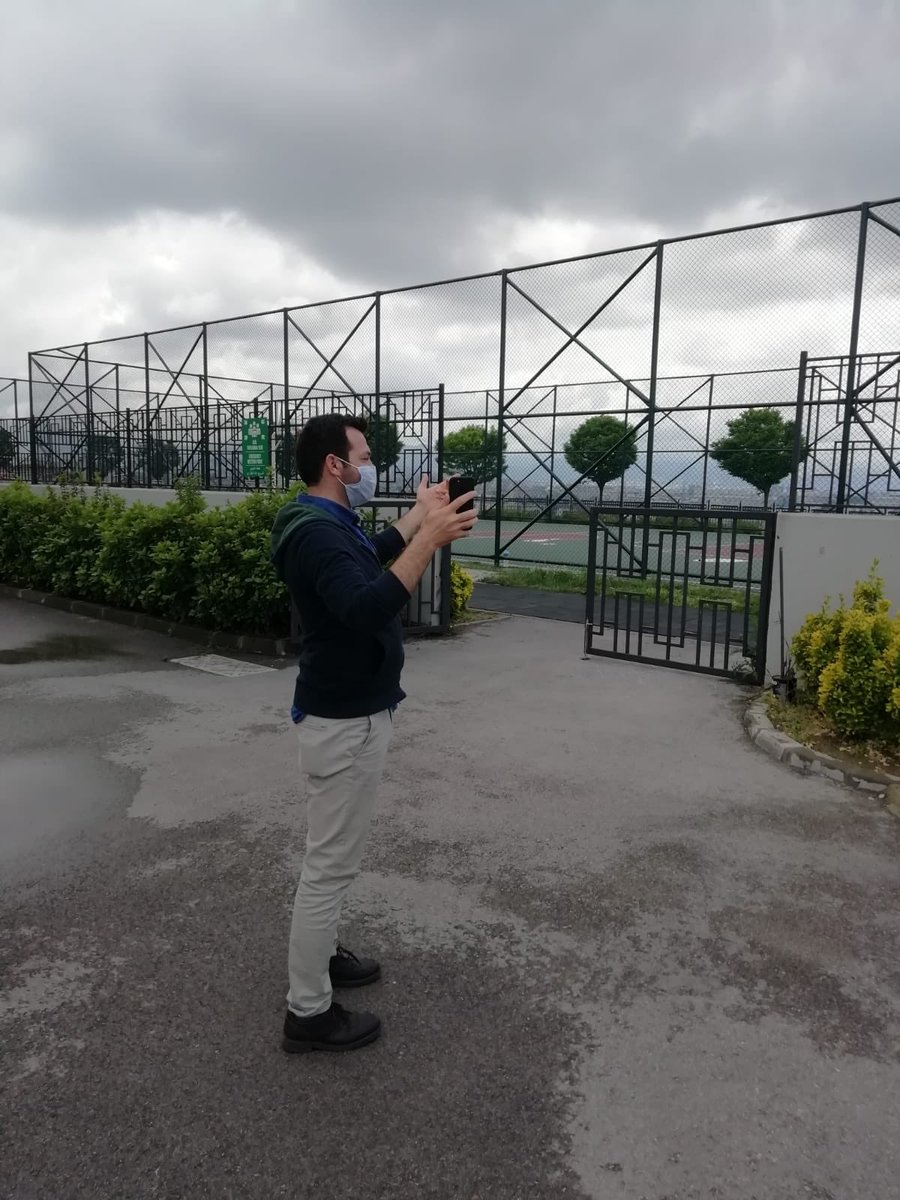 OoTurkay's tweet photo. Nerde kalmıştık...EBA canlı dersler aracılığı ile rehberlik dersi kapsamında öğrencilerimizin tercih edecekleri liseler hakkında bilgi edinmeleri amacıyla telep ettikleri liselere yerleştirme işlemleri online gezi düzenledik. Öğrencilerimiz merak ettikleri soruları cevap buldular https://t.co/MFrD8c5vXf