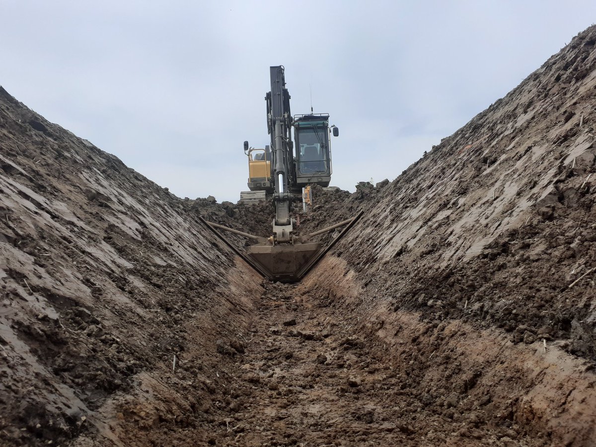 RobertSowden's tweet photo. Another job amongst my favourites, making another place for water to run https://t.co/8ng3zmRujN