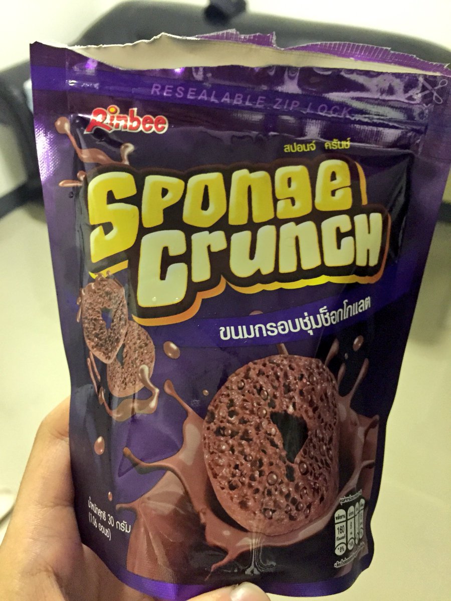 _pookiejs's tweet photo. ใครเคยกินขนมนี้บ้างงง มันเคยขายใน 7-11 อ่ะ แล้วคือมันดีย์มาก อร่อยมาก แต่ทำไมเขาถึงไม่ขายแล้วหรอ หรือใครมีแหล่งซื้อมั้ยคะ ขอปักหมุดด่วนๆเลยแง อยากกิน #รีวิวเซเว่น #ขนมอร่อย #อร่อยไปแดก #spongecrunch (ขออนุญาตยืมรูปนะคะ หารูปดีๆไม่ได้แล้วค่ะ😭) https://t.co/nwnHNImcL0