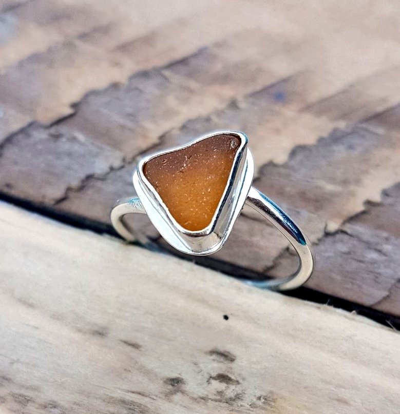 i_love_dolly's tweet photo. Hi #elevenseshour. Set reminder on phone *CHECK*. Took phone off silent *CHECK*. Heard reminder *CHECK*. Then forgot to post. DOH!
Amber seaglass silver ring now in shop! 🧡
https://t.co/ZwlHJTm3UQ
#handmade #handmadehour #CraftBizParty #seaglass #cutering #onlineshoprt #etsy https://t.co/tWWjadsELe