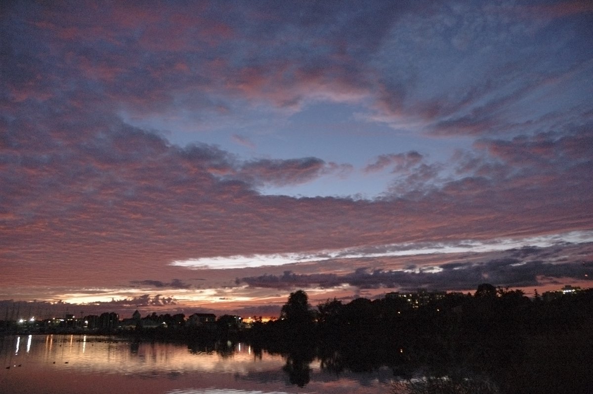 JBNaturalDesign's tweet photo. Whitby Harbour sunset - Sept 2011
#sunsets #whitbyharbour #marinesunset #landscape #pinksky #Tbt https://t.co/fsYjyGBEIN