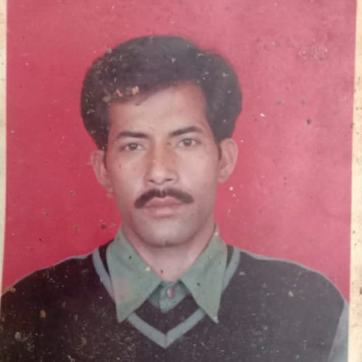 YouthcmorianJK's tweet photo. हमारे गाँव से शहीद हुए श्री #बाल #कृष्ण #चंगोत्रा जी s/o स्वर्गीय। #श्री #आसाराम #जी वह #जम्मू-कश्मीर #ट्रैफिक #पुलिस में कार्यरत थे। 21 जुलाई 2007 को वह अपनी ड्यूटी निभाते हुए शहीद हो गए. इस महान आत्मा को समृद्ध श्रद्धांजलि अर्पित करते हैं 🙏#chhan #morian #salutes #you https://t.co/MPWpYYNoUm