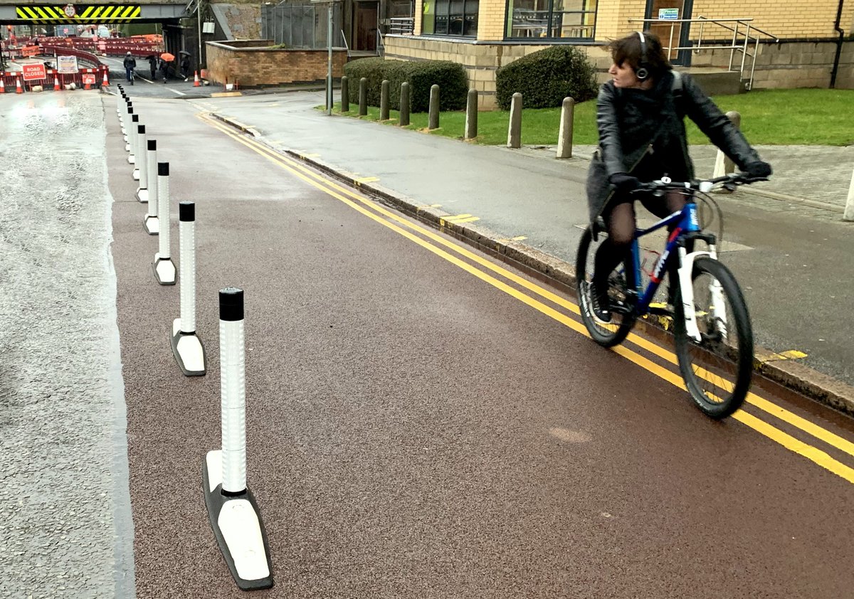 LeedsCC_News's tweet image. 🚴♀️🚴♂️ New pilot scheme to enhance cycling safety on A65 - the first #PopUpBikeLane in #Leeds announced.
👉gapi.io/6r14 
#SafeStreetsSaveLives