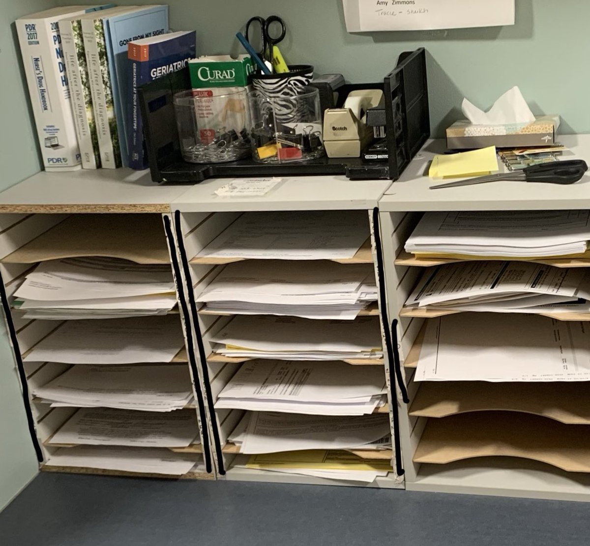 NYタイムスが日本のFAX・はんこ文化を揶揄したようですが、写真が僕のオフィスに届くFAX一日分。一枚ずつ目を通して、署名して、電子カルテにスキャンして、先方にFAXで返信します。まずは足元を見ないと。Fax-Loving Americaより。