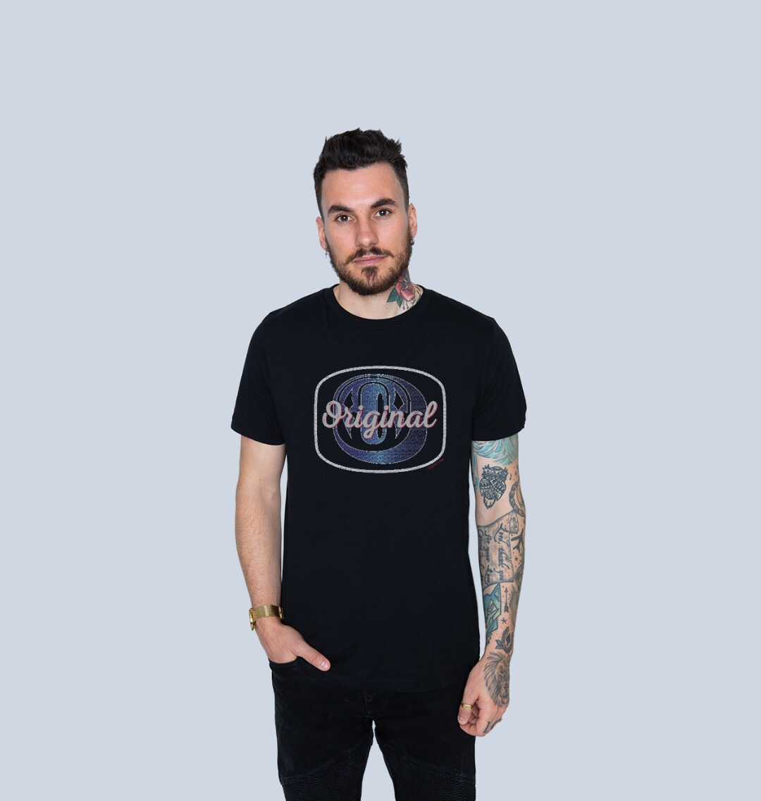 OriginalSchuse's tweet photo. Original Blues - Great design, #organic cotton and #plasticfreepackaging at https://t.co/QcDid9fC3k #thursdayvibes #lockdowndesigns #design #tshirts https://t.co/knKsOYWSak