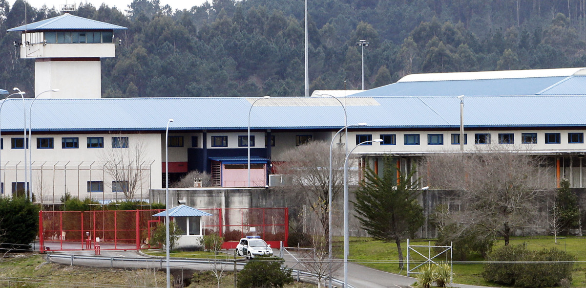 Quevoltem's tweet photo. Mulleres presentan queixa polas condicións do confinamento dos seus homes no penal da Lama
via @EsCULcA https://t.co/ivRrEjMf9w

Solicitan que sexan revertidas as limitacións que afectan os seus homes desde que foi decretado o estado de alarma. https://t.co/2COCAn7TEG