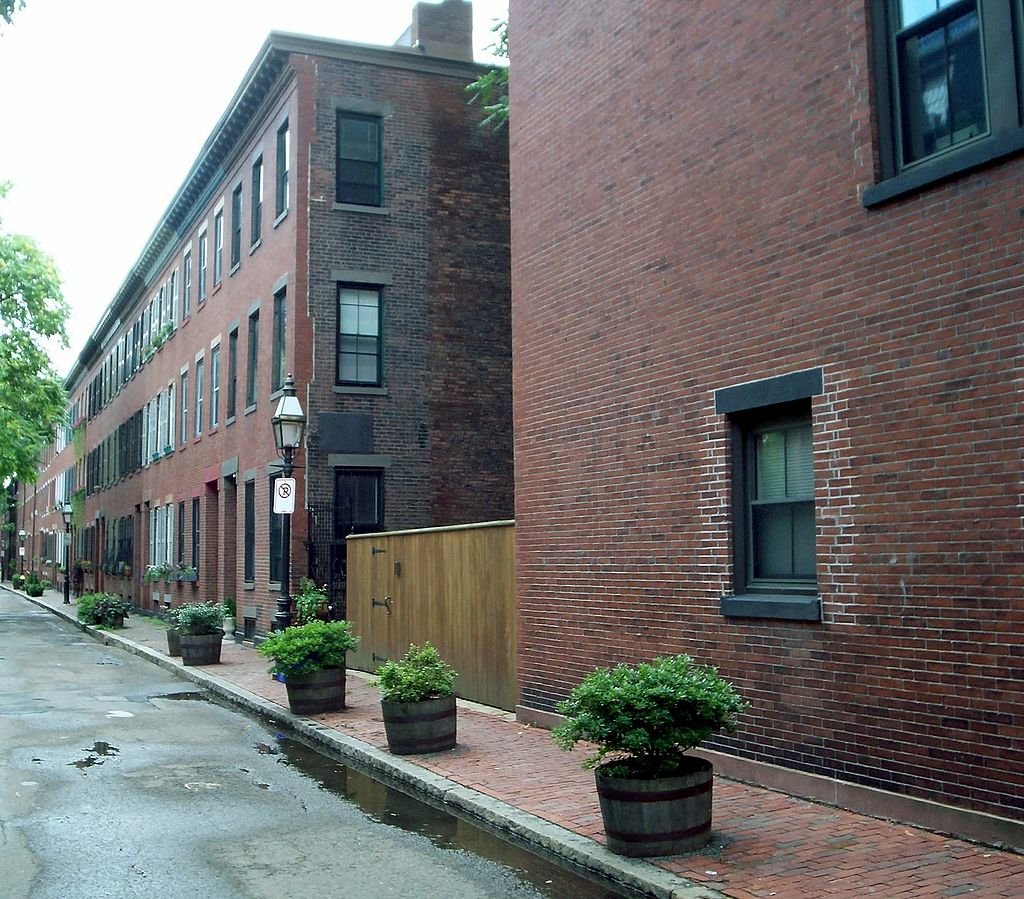 we've not yet got to the true historical core of the colonial city, but there's also a large historic district covering the South End, which is where the city boomed out in the 19th century, creating one of the largest till-intact pieces of 19th century urban fabric in the US