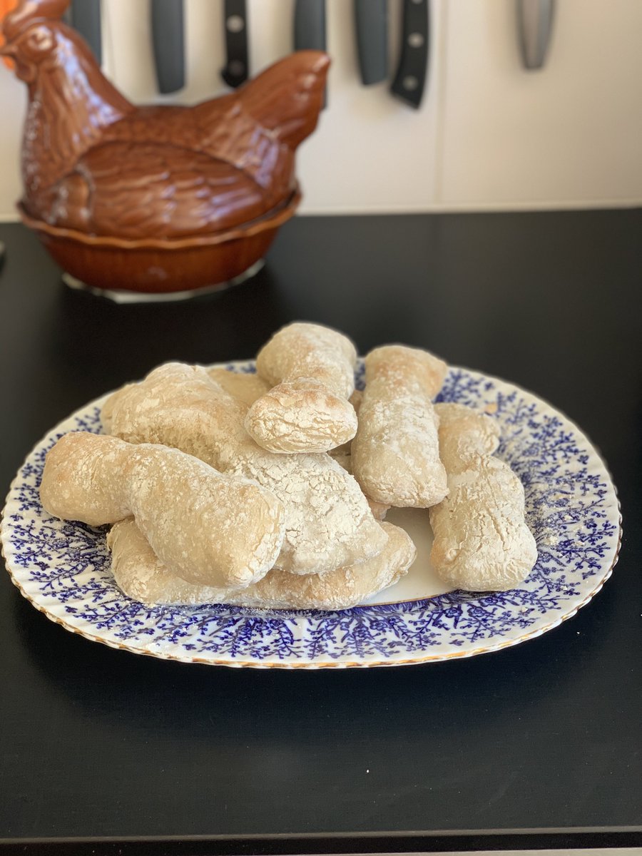 DansKnobbly's tweet photo. @jamieoliver Yeah helps a ton. Thanks. We can get it locally from the bakers. Made some Mini Ciabatta with it... ✌🏻 https://t.co/Y7wgxJ1Q5M