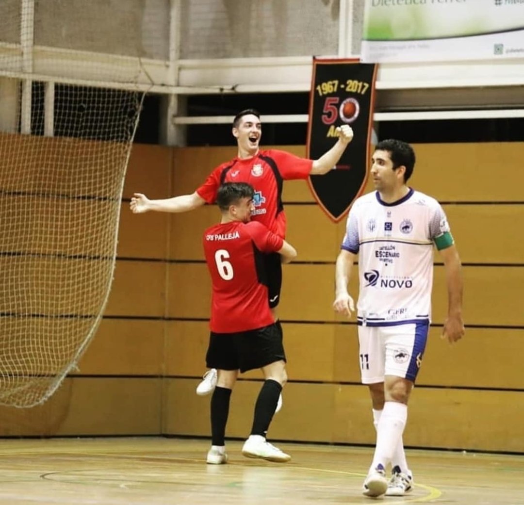 Futsal2B3's tweet photo. Oficial 💣❗ Tercer fichaje en el @sala5martorell para la próxima temporada, se trata de @joan_rusi que proviene del @fspalleja #2Bgrupo3futsal https://t.co/7QJcSxq4pt