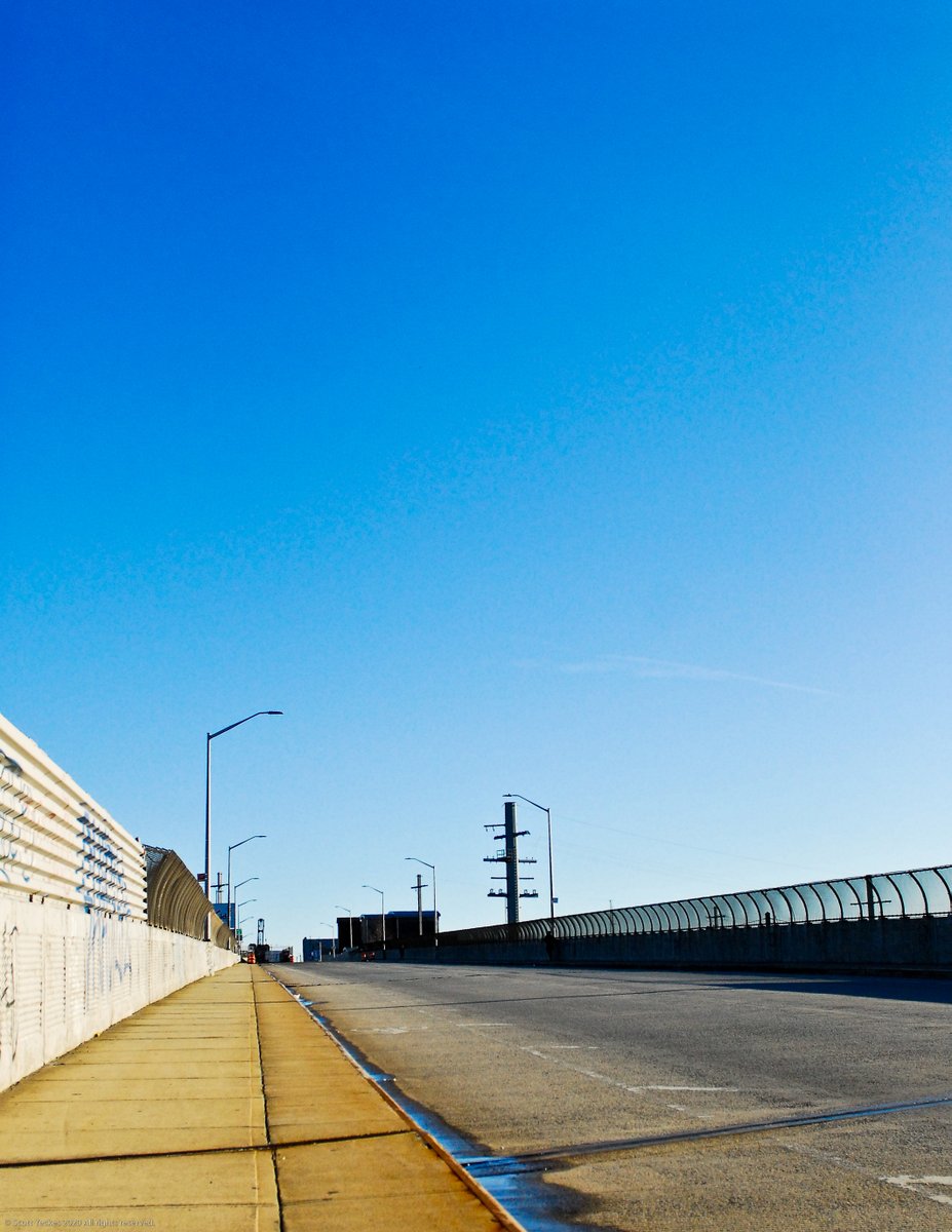 Syeckes's tweet photo. HONEYWELL STREET BRIDGE SUNNYSIDE NY

#Queens #Sunnyside #Sunnysideny #blue #bluesky #lines #openroad #perspective #pointofview #pov #road #sky #solitude #streetphotography #honeywellstreetbridge https://t.co/4iG84wgX1d