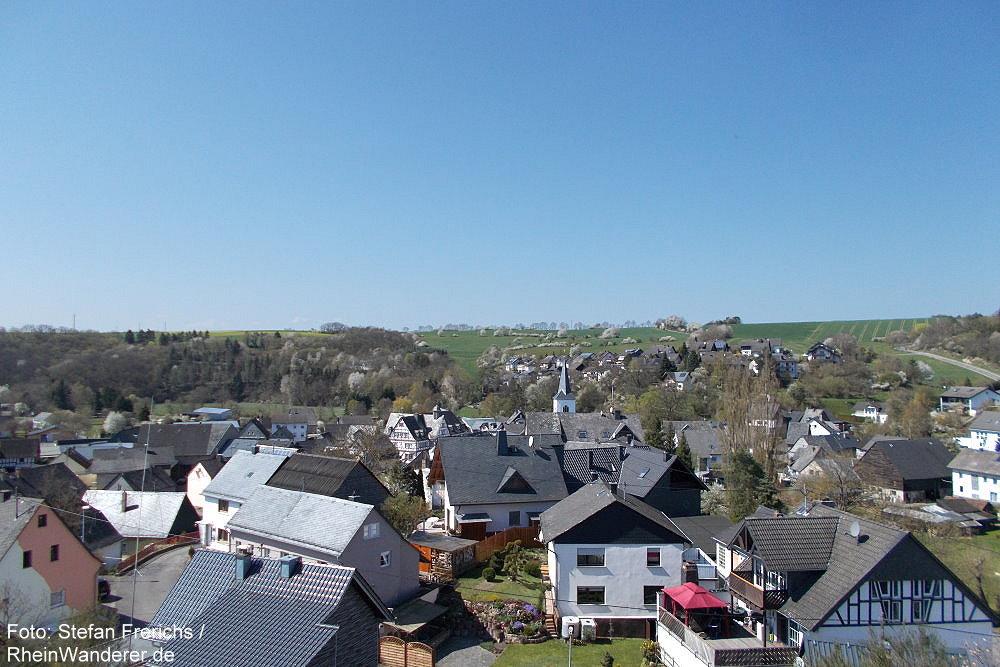 RheinWanderer's tweet photo. #Wandern im #Hunsrück: Die tolle Rund-#Wanderung (10 km) führt auf der Traumschleife #Soonwald von #Mengerschied (Foto) zum #Bismarckturm + zur #Nunkirche bei #Sargenroth. Mein #Tipp: Unbedingt Mengerschied anschauen! Mehr Fotos + Infos hier: https://t.co/G4kCkElwLx #RLPerleben https://t.co/JqhrrejRoj