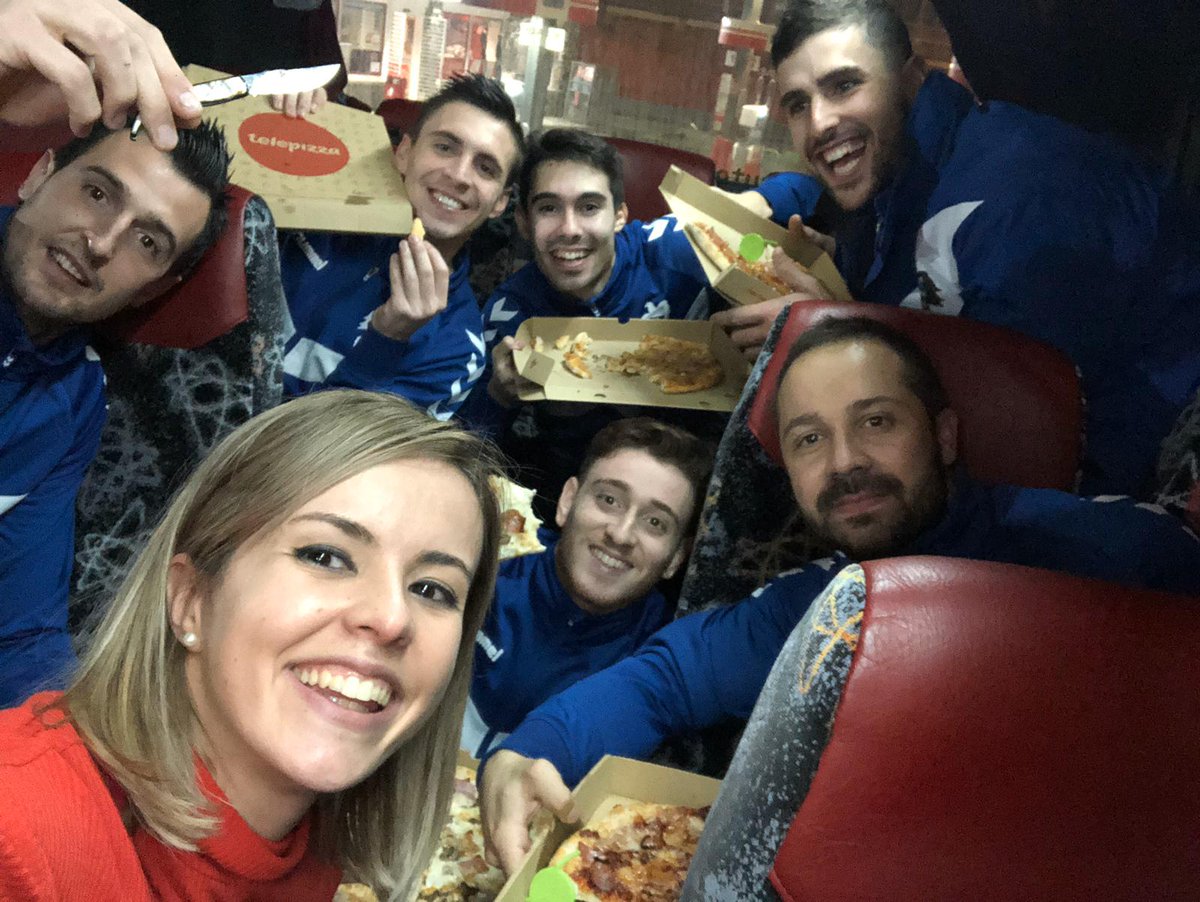 Hasta siempre temporada 2019/2020. Han sido muchos los momentos, personas, amigos, risas, nervios, ilusiones y desilusiones...pero sin duda, me quedo con estos momentos 💙

¡Con ganas de que vuelva a rodar ⚽ y de hacerse km! 🚍 #cuentaatras

#MisChicos🥰
#NosVemospronto💙