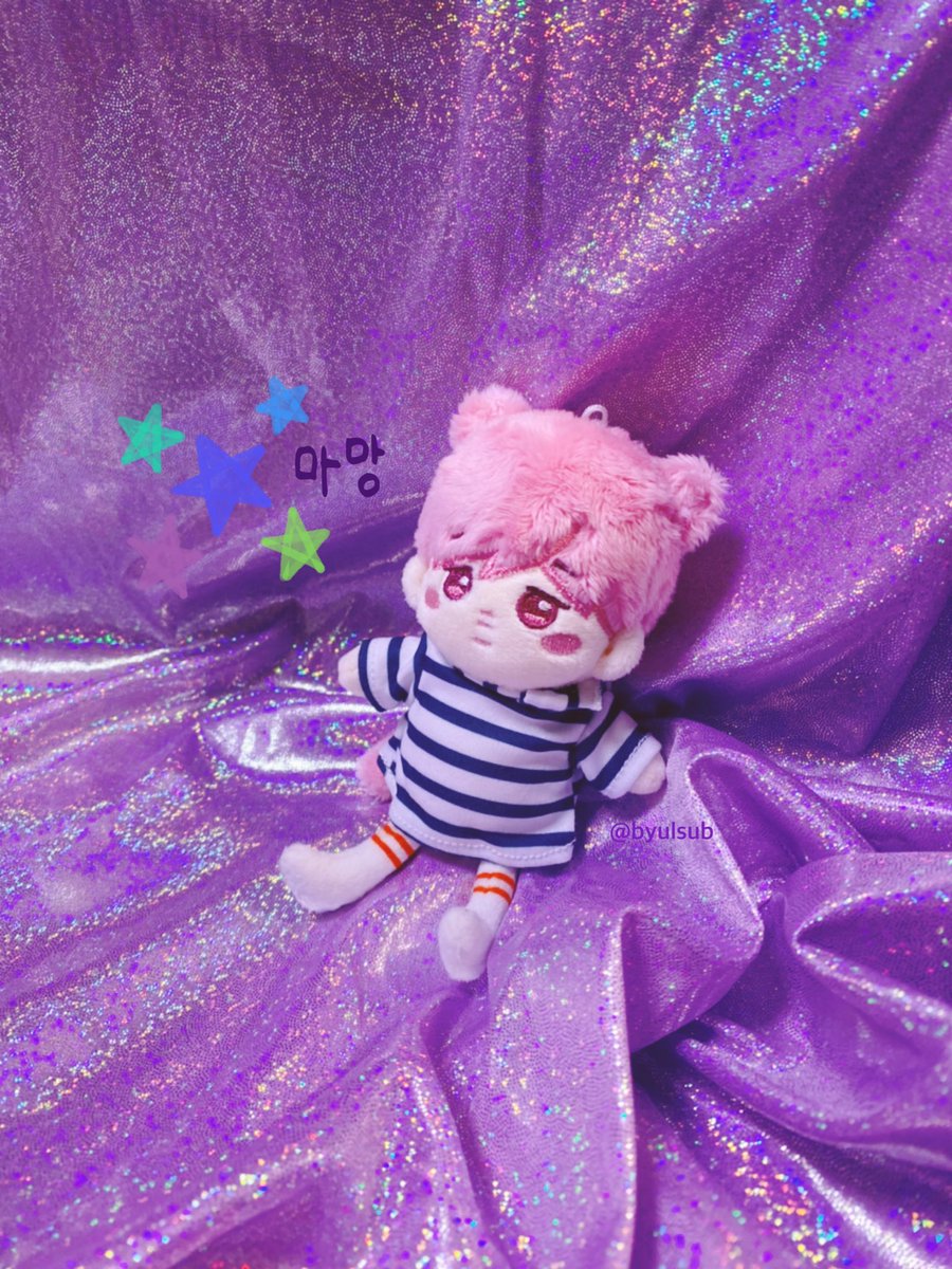 byulsub's tweet photo. 오늘의B컷📸
봄날민이 셔츠가 꼬리구멍까지 꽤 디테일해용🥺
가는 다리로 선 귀욤이🥰🥰🥰

#랑솜이네🎐 #봄날민 https://t.co/QxC3kfOF0K