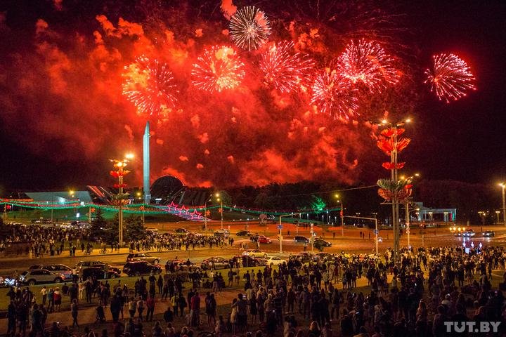 беларусь минск ночь салют 2022. минск (город). национальные праздники беларуси. площадь победы минск 9 мая. салют победы минск.