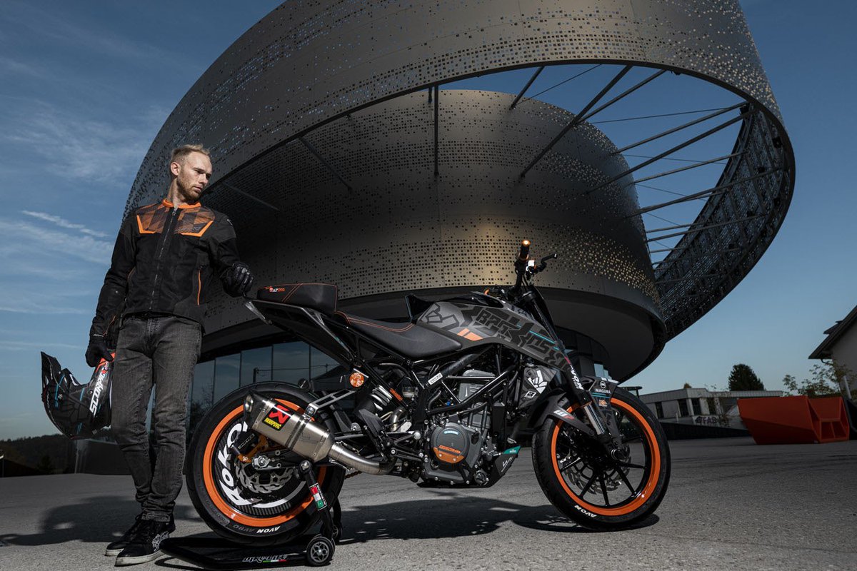RokBagoros's tweet photo. What have I been up to with extra time on my hands during the lockdown?🔒 Find out in the @AvonTyres Q&A 👉 https://t.co/vFLjGrEsrw
#avontyres #onavons #rokbagoros #motorcycle #motorcycles #ktm https://t.co/snRyepPJRn