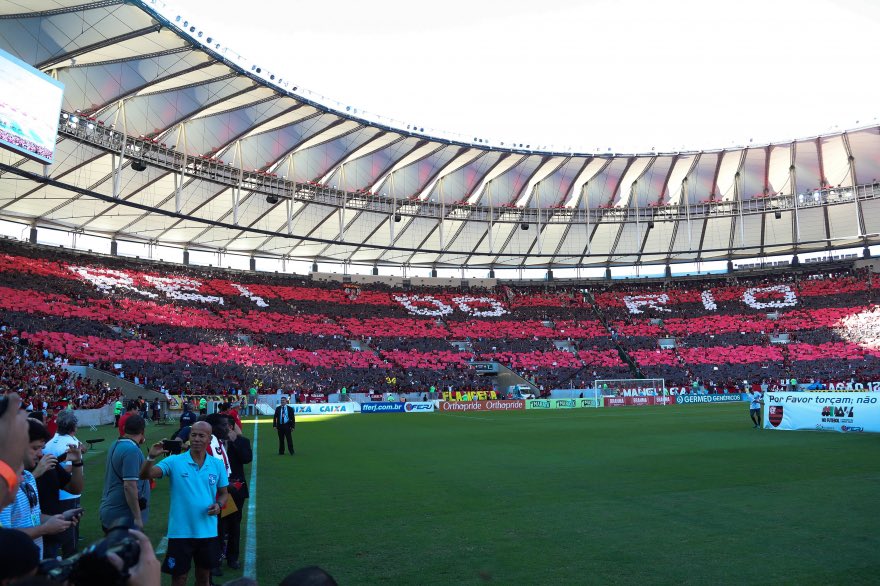 Flamengo's tweet photo. Há três anos, o Mengão conquistava o Campeonato Carioca de forma invicta ao vencer o Fluminense, de virada, por 2 a 1 no Maracanã. Guerrero e Rodinei marcaram os gols do Mais Querido. #CRF #FlaMemória #Tbt

📸 Gilvan de Souza https://t.co/rR9No0vKay