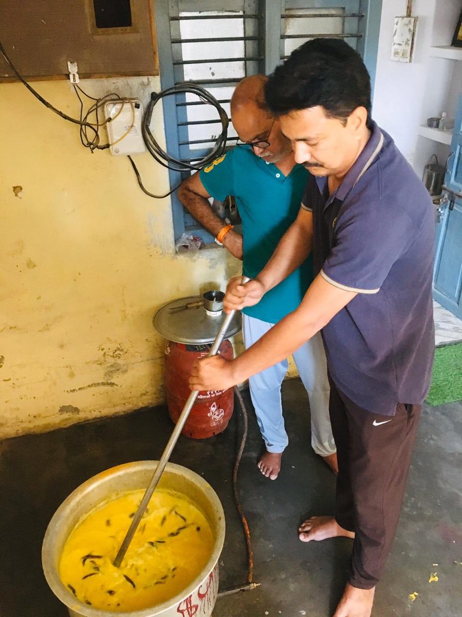 IFAyodhya's tweet photo. नर सेवा नारायण सेवा की ओर दिनप्रतिदिन अग्रसर इक्ष्वाकुपुरी फाउंडेशन|
#day4 #lockdownphase3 #teamIFA #stayhome 🏠 #staysafe #fightagainstcoronavirus @IndiathinkOrg @ITC_SaurabhP @PMOIndia @HMOIndia @MoHFW_INDIA @myogioffice @UPGovt https://t.co/7xExVyuc80