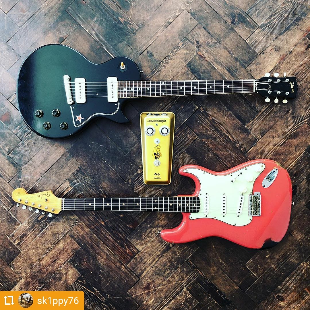 #Repost @sk1ppy76 (with @report.for.insta)
...
A cracking @hellosailoreffects rangemaster between two vintage machines. 56 Les Paul Special and a 61 Pre CBD Strat 🤘🏽🔥🔥🔥#vintagefender #vintagegibson #boutiquepedals