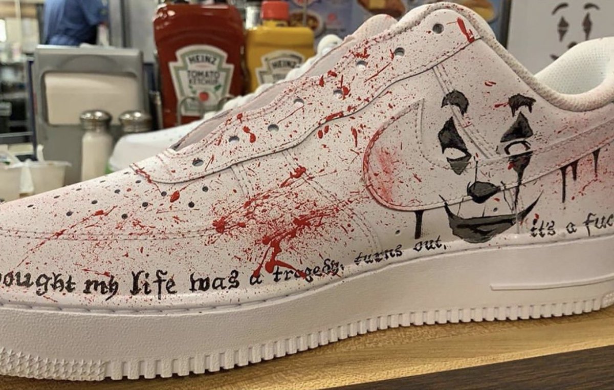 DJCarnageArt's tweet photo. Put on a happy face. #joker #customairforce1s #art #customart #jokermovie #jaquinphoenix #happyface #joker_oftheyear #customairforces https://t.co/vqliijQGZi