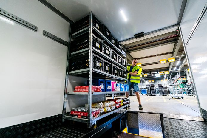 I_Groenewoud's tweet photo. Gemeenten i/d regio #Amsterdam gaan samenwerken met sociale partners zoals @FNV, werkgeversorganisaties, @UWVnl, private bedrijven, zoals uitzendbureaus + @Schiphol om #werkzoekenden in contact te brengen met #werkgevers die staan te springen om personeel. https://t.co/tZuVIaoiks https://t.co/TbKc25ONxA