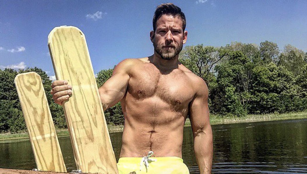 tlrd's tweet photo. This Hunky Gay Weatherman Was Fired For Calling Out Insane Anti-Lockdown Protesters - Towleroad Gay News https://t.co/8F0gFNMtKO via @tlrd https://t.co/4hsejAMTLl