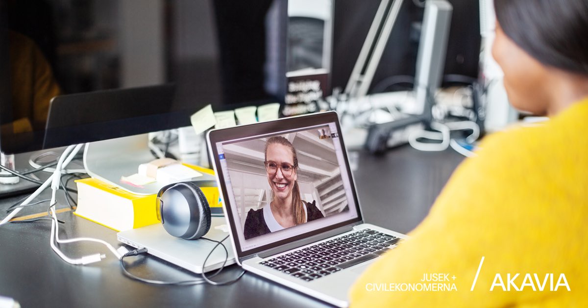 JusekStudent's tweet photo. Coronapandemin har gjort digitala intervjuer mer aktuellt än någonsin. Ta del av rekryteringskonsulten Anne-Christine Stafwerfeldts bästa tips på hur du lyckas i vår artikel: https://t.co/cNCBM60lAU #akavia https://t.co/UZYx37LH4x