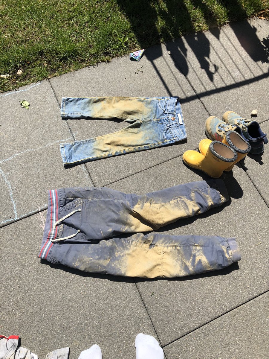 SinaTorok's tweet photo. Die Spielplätze sind wieder auf - wer morgens geht, hat ihn für sich allein, aber der Sand ist noch nass. https://t.co/WOD57iOjMN