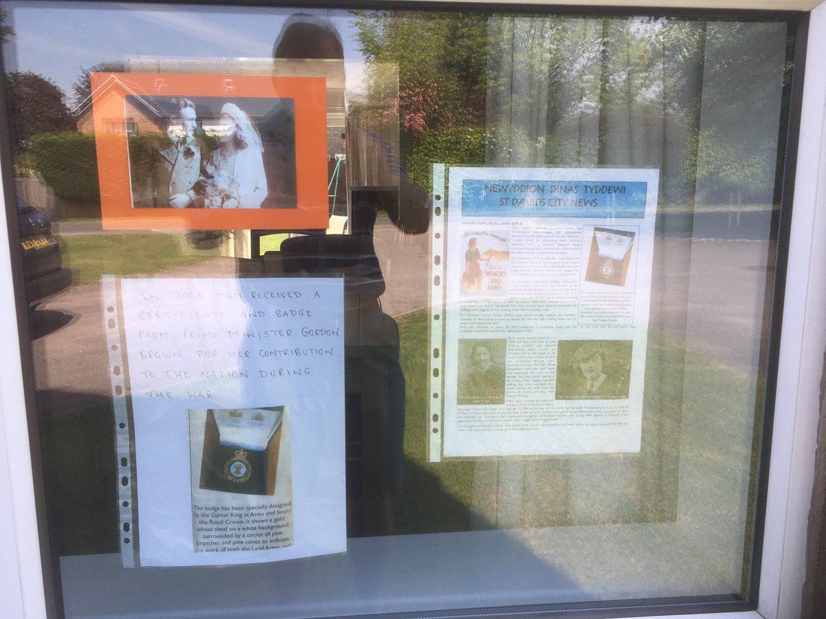 NickBennett58's tweet photo. My little VE Tribute to my parents. Feel happy to come and read. #Wymondham #TuttlesLane 🇬🇧🥂#VEDay75 https://t.co/30EFG49i62