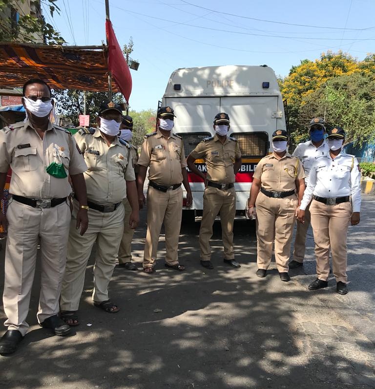 AskforMask's tweet photo. To the COVID heroes of Mumbai.. 500 masks distributed to @mumbaipolice who are our shield to the  epidemic we face.
Protecting them first should be our first priority.
Big shoutout to our partners @gulaboindia for the amazing support 🙌👏🙌👏❤️ #askformask #coronavirus #mumbai https://t.co/6XbbtmIKnv