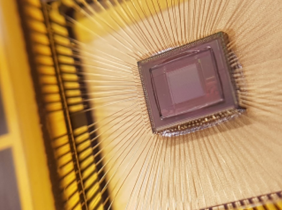 HWUSinglePhoton's tweet photo. Our new paper in @OSAPublishing on improved fill-factor of #CMOS SPAD arrays using fast diffractive #microlenses is out. 📢 A shout-out to our collaborators from @EdinburghUni and @polimi - great job people! 👏

https://t.co/cn8CYVublN

@QuantIC_QTHub @physicsscotland @petecles https://t.co/Vhl7DqLrsG
