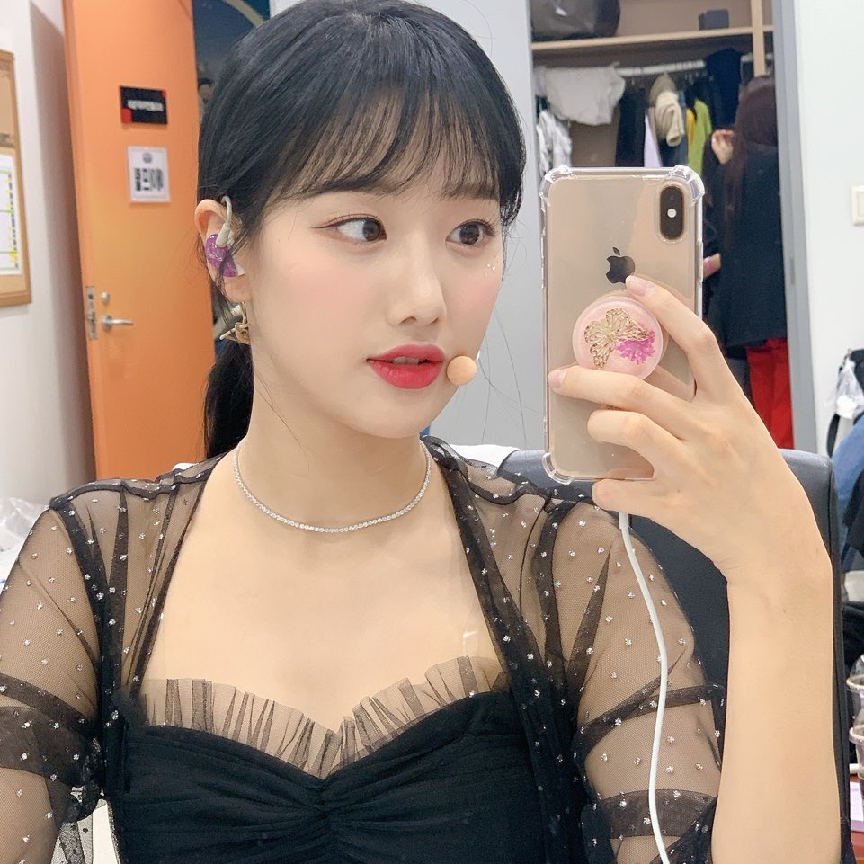 [#나은]
앗 눈부셔✨ 
한 순간도 놓칠 수 없는 낭니의 모든 순간❣️
오늘도 맛남의 광장 본방사수 해주세요🍽

#APRIL #에이프릴 #이나은 #SBS #맛남의광장