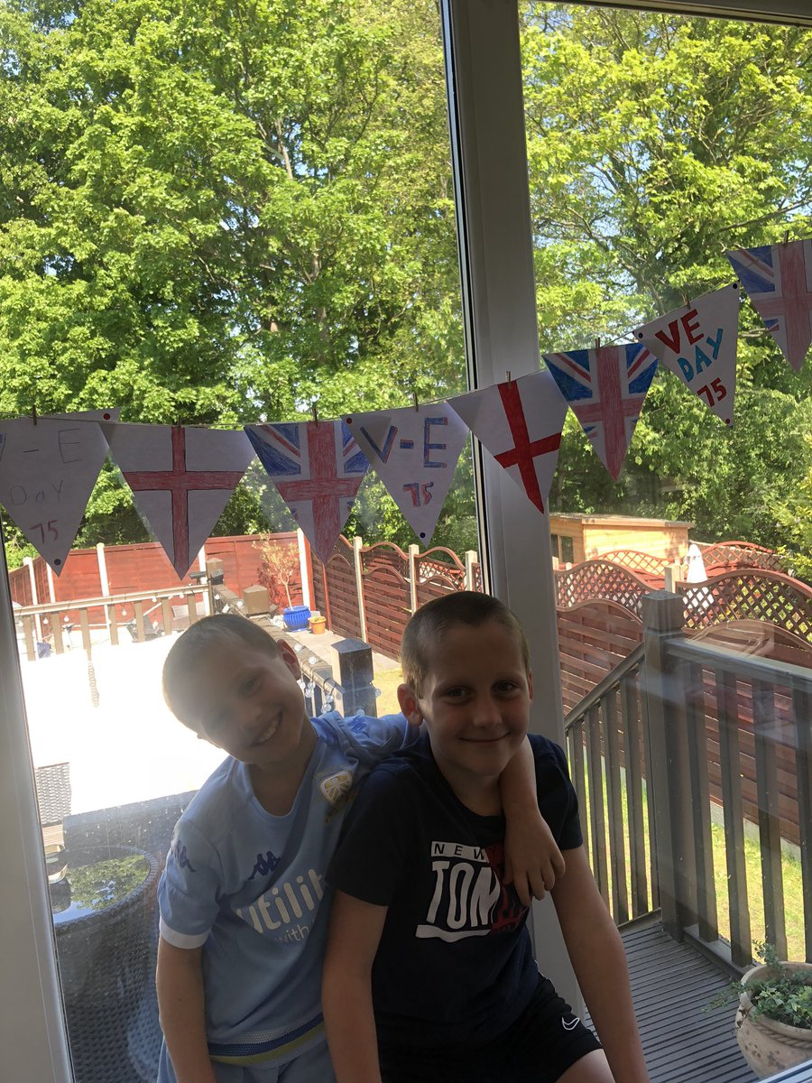m_bruce14's tweet photo. @JCAWakefield making a start on on our VE Day decorations ❤️💙🤍 https://t.co/poecz8Js68
