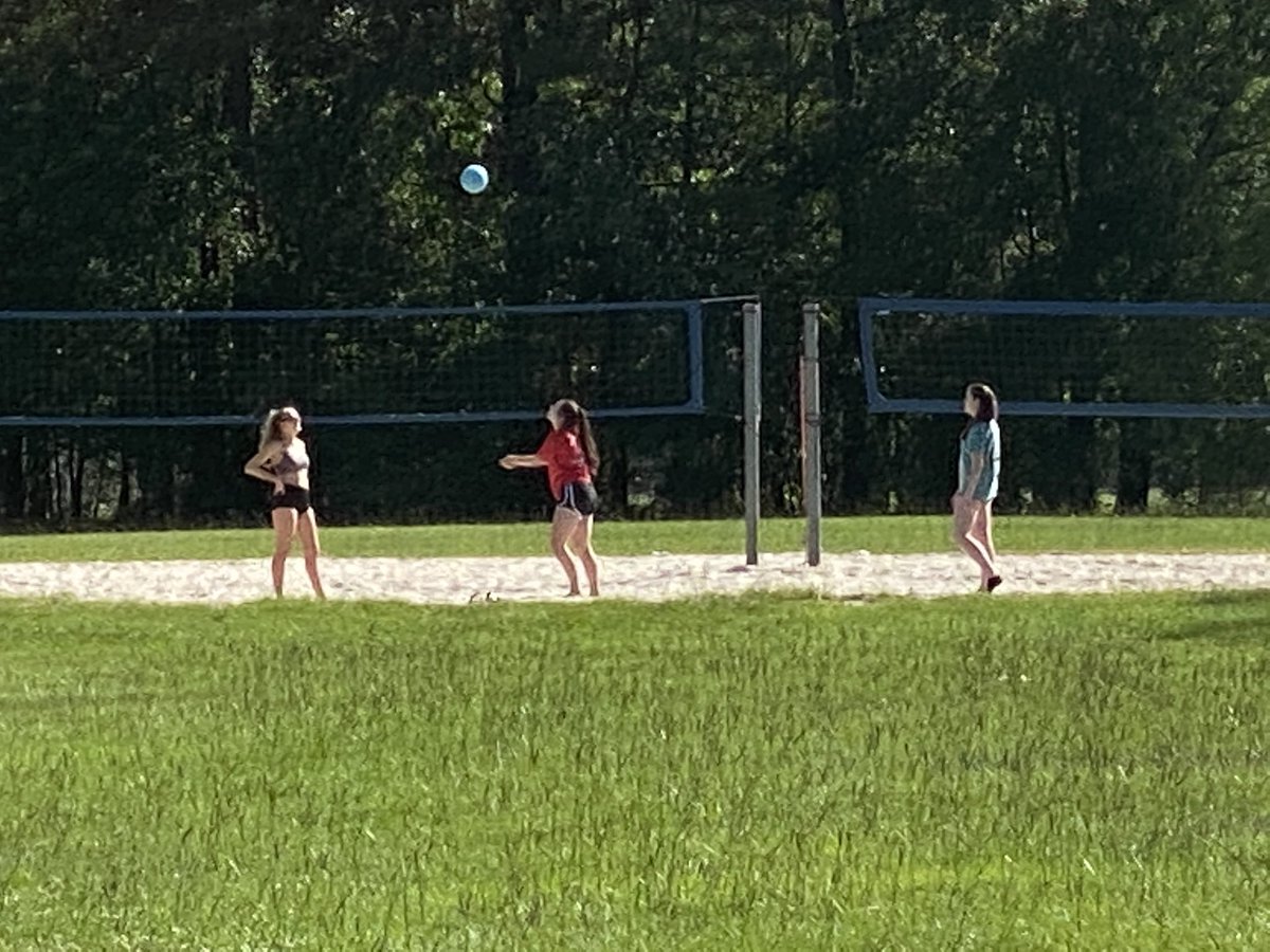KPVolleyball1's tweet photo. It made me so happy to see this yesterday on my drive home. One small group up early to knock out their tasks for the day. #oneteamoneheartbeat #accountabilitychallenge #kpvb https://t.co/LqSsR6X96D