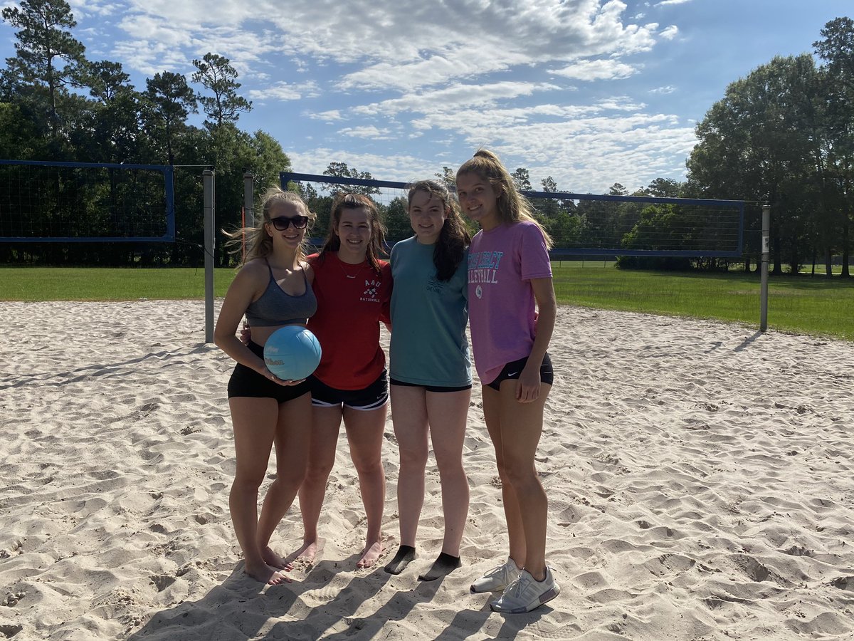 KPVolleyball1's tweet photo. It made me so happy to see this yesterday on my drive home. One small group up early to knock out their tasks for the day. #oneteamoneheartbeat #accountabilitychallenge #kpvb https://t.co/LqSsR6X96D