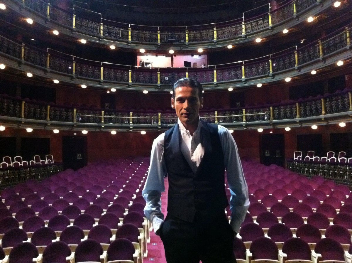 AlxndroValeiras's tweet photo. Jueves de #tbt para recuperar esta foto sobre el escenario del #TeatroEspañol de #Madrid
📌 Un escenario con tantas historias desde su primera representación en el sXVI, convirtiéndose en el teatro más antiguo del mundo.
🎭 #LasDeCain
@TeatroEspanol
@NavesdelEspanol
@culturagob https://t.co/0508OOhAIc