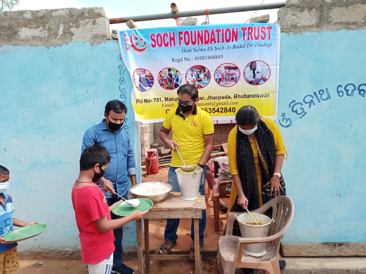 Sochfoundation2's tweet photo. #Covid19 ଆତଙ୍କରେ ସମଗ୍ର ବିଶ୍ୱ ଭୟଭୀତ ଥିବା ସମୟରେ,ଆମ ଅନୁଷ୍ଠାନ ତରଫରୁ ଭୂବନେଶ୍ବରରେ ରନ୍ଧା ଖାଦ୍ୟ ବିତରଣ ଏବଂ ସଚେତନତାର ବାର୍ତା। ‌
#Food_distribution_drive
#Covid19
Bhubaneswar
sochfoundation0@gmail.com
@bmcbbsr @CMO_Odisha @PMOIndia @SSEPD2 @SarangiSudhansu @sagarika_nath @AprajitaSarangi https://t.co/MrqZqESkvj