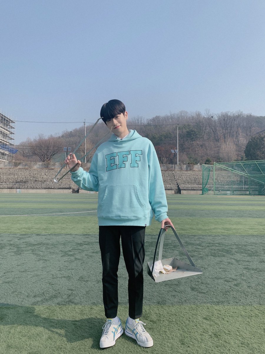 OfficialC9ent's tweet photo. [#금동현]

오늘 ❤️아훈이❤️ 보면서 이마치다가
뜻밖의 거북목 해결✌🏻✌🏻

#KEUMDONGHYUN #일진에게찍혔을때2 #강아훈 https://t.co/7R6S406g3o