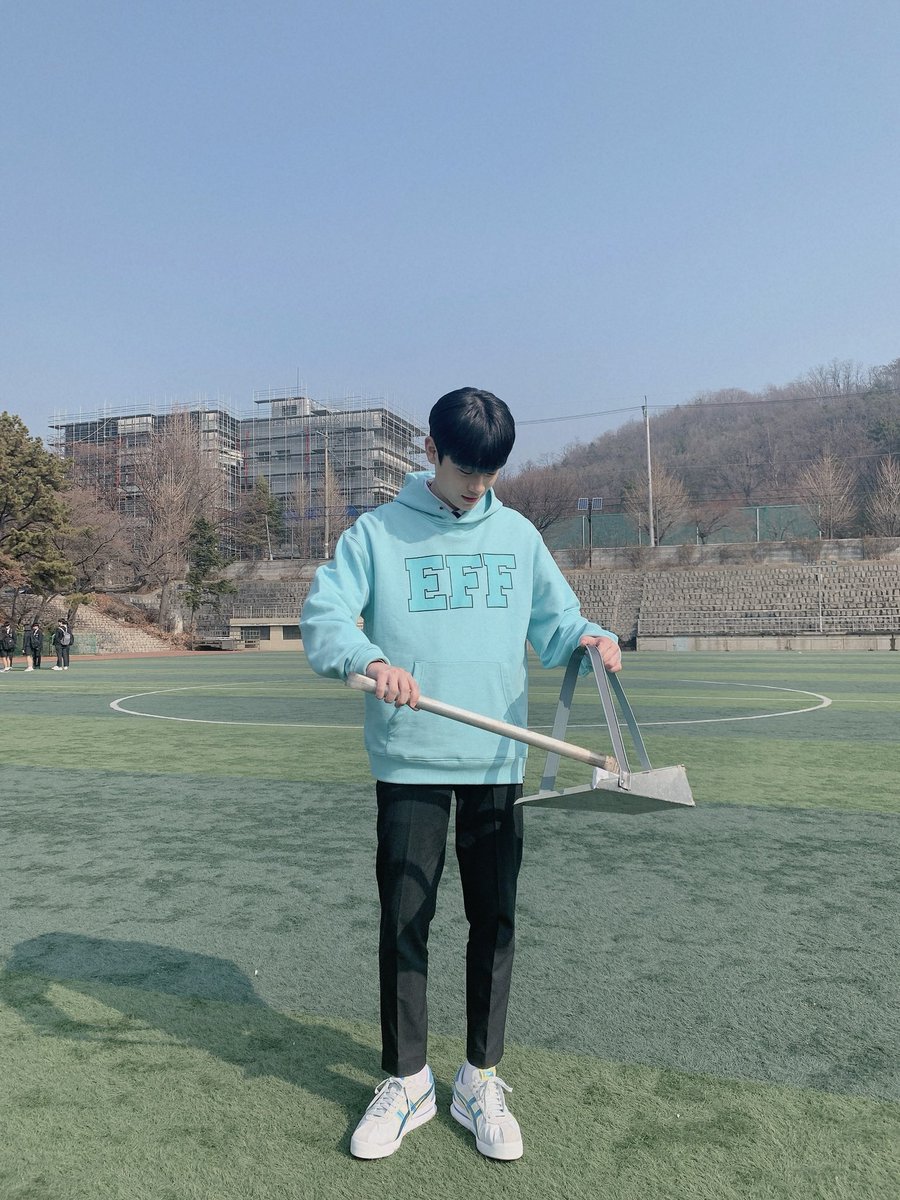 OfficialC9ent's tweet photo. [#금동현]

오늘 ❤️아훈이❤️ 보면서 이마치다가
뜻밖의 거북목 해결✌🏻✌🏻

#KEUMDONGHYUN #일진에게찍혔을때2 #강아훈 https://t.co/7R6S406g3o