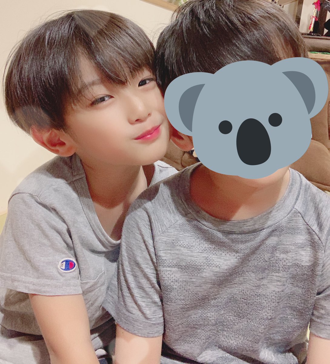 io_s2_BTS's tweet photo. 最近浮上出来てなくてごめんなさい😭
休園休校措置が終われば通常通り浮上出来ると思います😣💦

「ℹ︎oくんが見たい」と嬉しいお声を頂いたので、取り急ぎ彼氏感を漂わせるℹ︎oくんを置いときます🦔💓(隣はお兄ちゃんです。笑) https://t.co/Mx6svojcnM