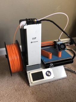 UnitedWayROCFLX's tweet photo. Face guards created at home with a 3D printer. That's what Javier Malave has done, an alumni of United Way's Latino Leadership Development Program! He's donated more than 100 to healthcare union 1199SEIU. Thank you! #ROC https://t.co/BdZ3Jifv8a